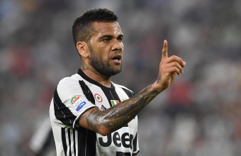 Алвеш отрече за скандал в Юве на полувремето срещу Реал 