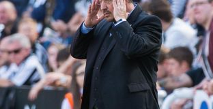 Бартън: Оплакванията на Бенитес не помагат на Нюкасъл 