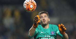 Ланс отстрани вратаря, който наби приятелката си