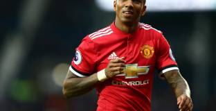 Йънг: Феновете на Сити ни позорят, да се бием един за друг 