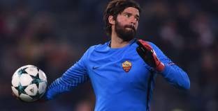 Юнайтед и Челси са готови да се включат в борбата за Алисон 