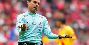 Мексиканци ще свирят Уругвай - Португалия 