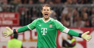 Нойер пътува с Байерн за Италия