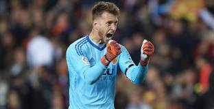 Барселона обмисля раздяла с Нето