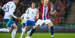 Норвегия помете Италия 