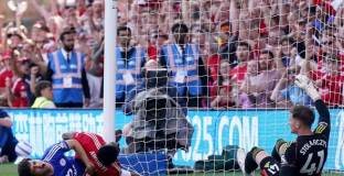 Авоний е изваден от комата