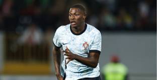 Ман Юнайтед хвърли око на защитник на ПСЖ