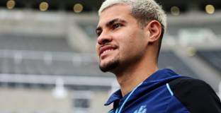 Нюкасъл може да продаде Гимараеш на Барса или Реал Мадрид 