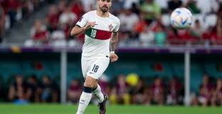 Нюкасъл се интересува от Невеш