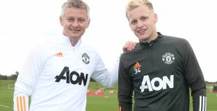 Хендерсън и Ван де Бек дебютираха в приятелски мач