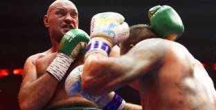 Публикуваха съдийските решения на мача между Усик и Фюри