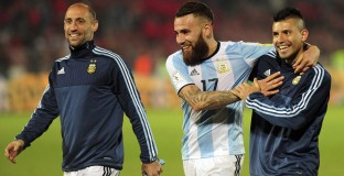 Отаменди: Агуеро знае, че е щастлив в Сити 