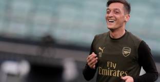 Йозил: Никога няма да се смея на Тотнъм, ако не загубят