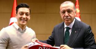 DFB: Йозил и Гюндоган трябва да отговорят на въпроси за снимката