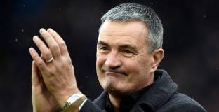 Бруно почти се сбил с легенда на Евертън