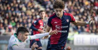 Дузпа помогна на Каляри за успех срещу Рома (видео)