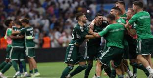 Панатинайкос излъга Бетис с късна дузпа, въпреки че игра с човек по-малко