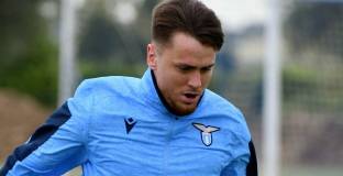  Валенсия и Бешикташ се интересуват от защитник на Лацио 