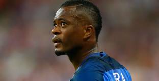 Евра може да продължи кариерата си в Галатасарай 