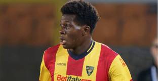 Челси води в надпреварата за защитник на Лече