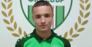 Синът на Любо Пенев кара проби в Спартак Варна