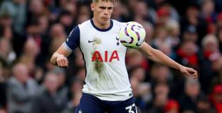 Трансфер на Робъртсън може да помогне на Ливърпул за Ван де Вен 