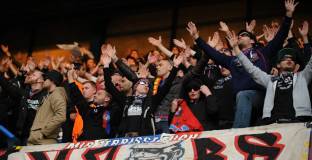  Фенове на Ланс и Айндховен се биха преди мача 