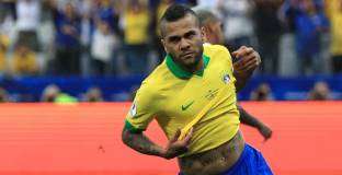 Сити трябва да продаде един, за да купи Алвеш