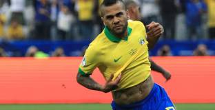 Алвеш: Съгласен съм с Меси