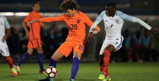 Ман Сити закупи защитник и освободи двама