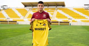 Юноша подписа първия си договор с Ботев Пловдив