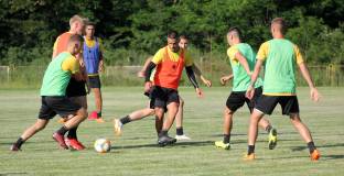 Трима си тръгнаха от Ботев - единият отива в Дунав