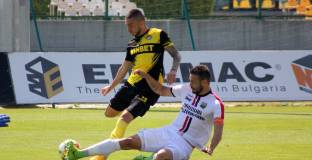 Антон Карачанаков вече не е футболист на Ботев Пловдив