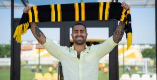 Ботев Пловдив подписа с доскорошен съотборник на Уейн Руни