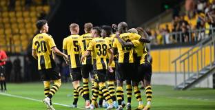 Ботев загря за дербито на Пловдив с разгромен успех над Локо София