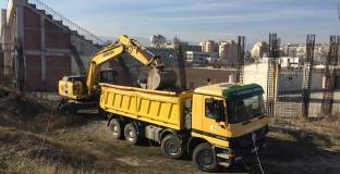 Започна разчистването на стадиона на Ботев Пловдив