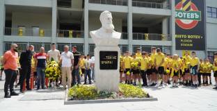 Ботев Пловдив отбеляза 2 юни пред паметника на 