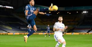 Лийдс равен с десет от Арсенал (видео)