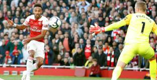 Арсенал с два през Евертън