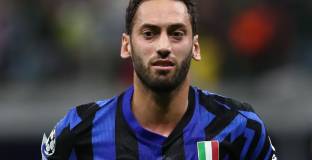 Чалханоглу няма да напусне Интер