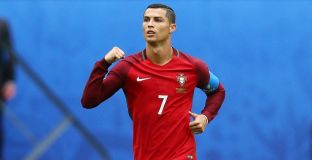 Португалия смачка Фарьорските острови, но пак са втори в групата