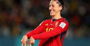 Появи се видео, на което Ермосо весело разказва за целувката