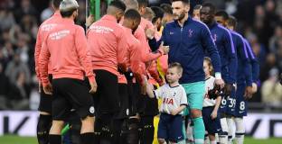 Висшата лига забрани ръкостисканията по време на мачовете