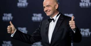 Инфантино предлага червен картон за футболисти, които прикриват устата си 