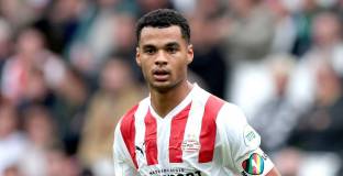 Ман Юнайтед и Ливърпул се интересуват от Гакпо