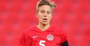 Канадска футболистка се смята за мъж