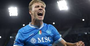 Наполи победи Спортинг с два от Хьойлунд (видео)