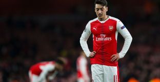 Барса се опитала да подпише с Йозил в последния ден за трансфери 