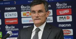 Болоня се опитва задържи спортния си директор 