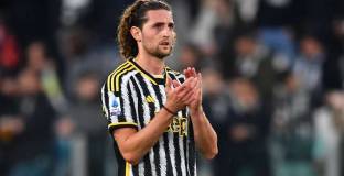 И Ман Юнайтед следи свободния агент Рабио